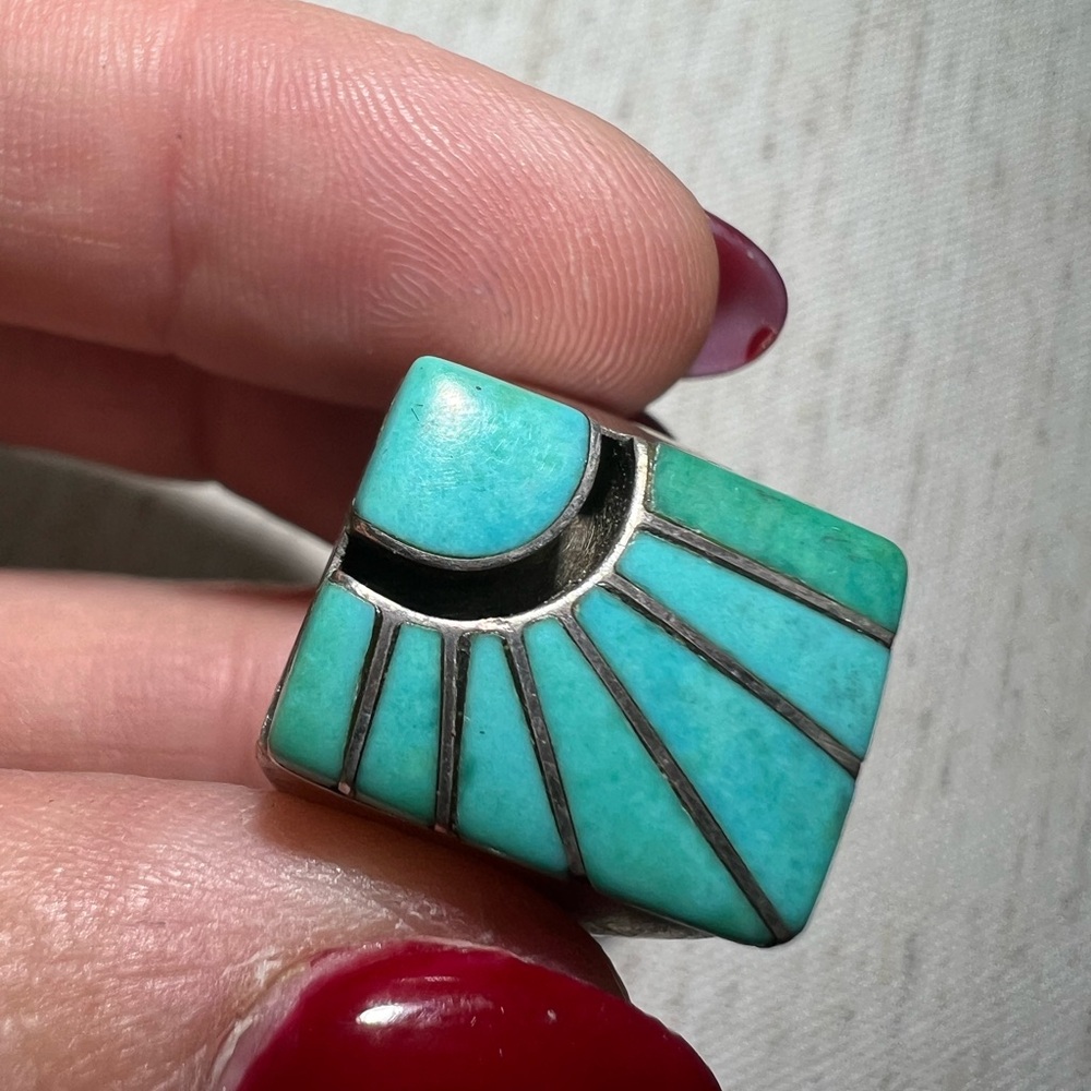 Men's Zuni Amy Quandelacy Turquoise Inlay Sunburst Sterling Silver Ring - Picture 4 of 15
